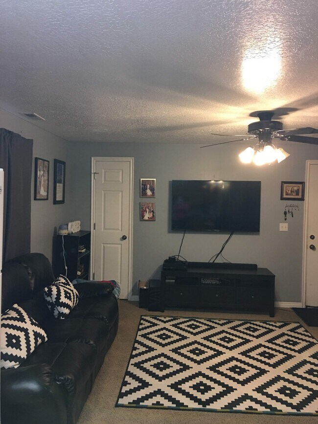 Building Photo - 150 N 400 W