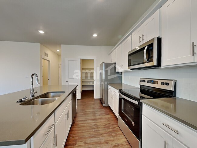 Foto del edificio - 7648 Mardale Ln