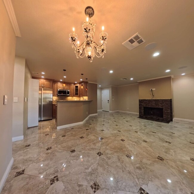 Building Photo - Highly Remodeled, 1st Floor Unit