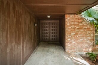 Building Photo - 2107 W Lacey Oak Cir