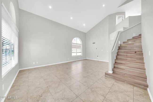 Building Photo - 1322 E St John Rd