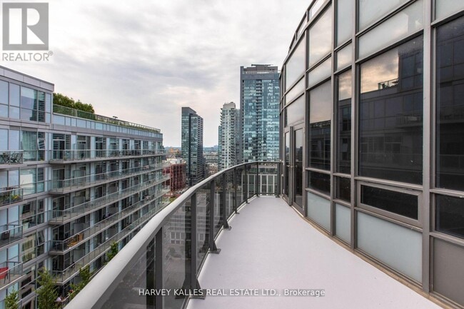 Building Photo - 20 Blue Jays Way