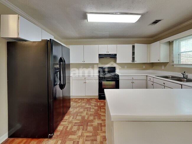 Foto del edificio - 3002 Sentinel Cir