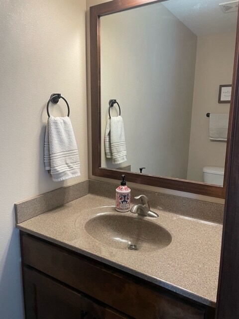 Guest bath (main level) - 1762 Jonathan St