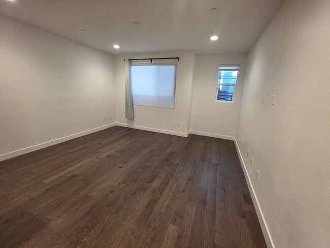 Building Photo - 148 Uptown Cir