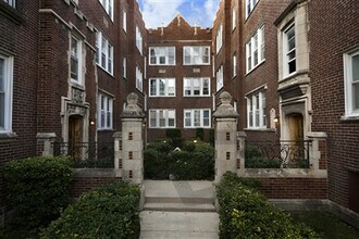 Building Photo - 3042 W Wellington Ave