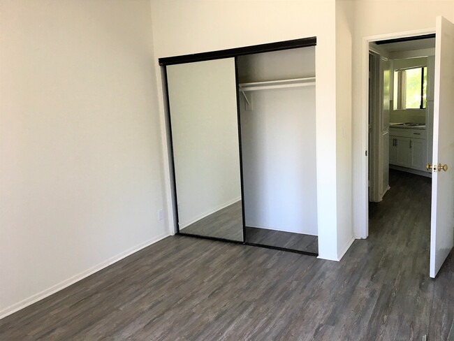 Building Photo - 1441 N Edison Blvd
