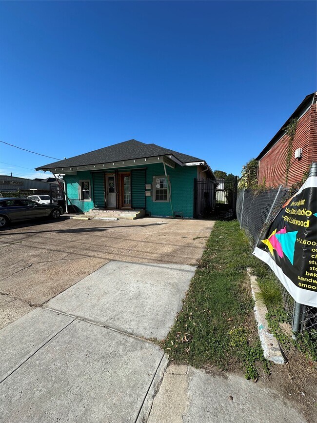 Foto del edificio - 304 Lockwood Dr