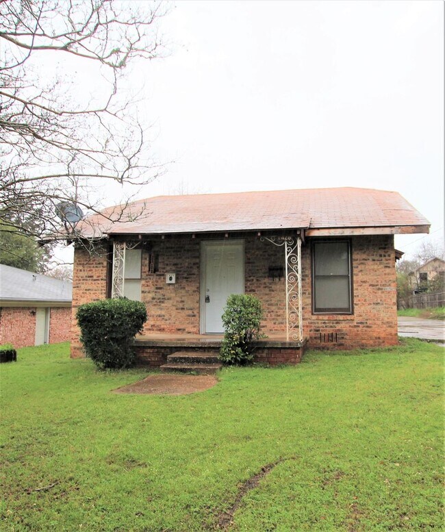 Building Photo - 1428 E Houston St
