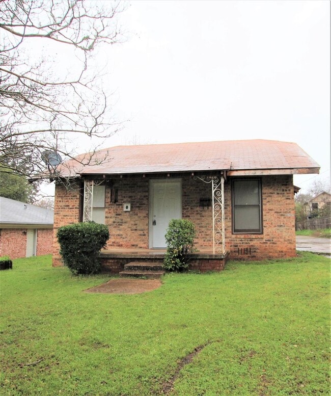 Building Photo - 1428 E Houston St