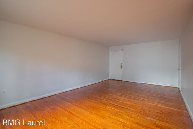Building Photo - 2 br, 1 bath House - 500 Thayer Ave (#402)