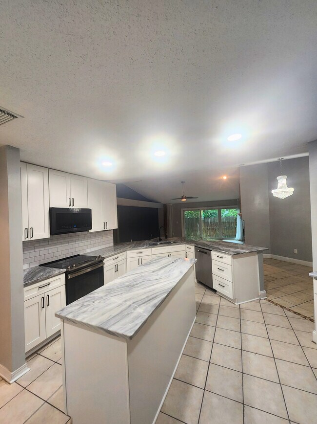 Building Photo - 11657 Brush Ridge Cir N