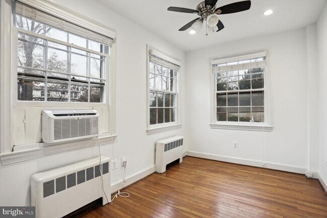 Building Photo - 5722 Arlington Blvd