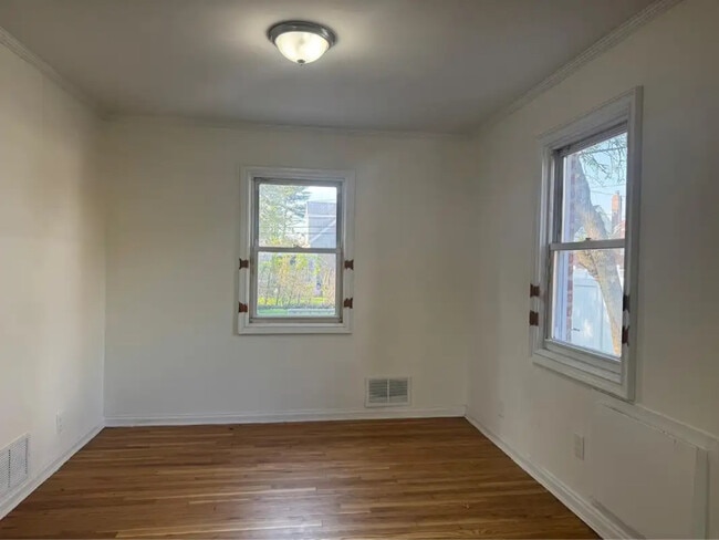 Building Photo - 152 Emily Ave