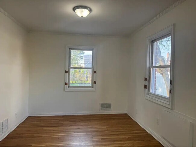 Foto del edificio - 152 Emily Ave