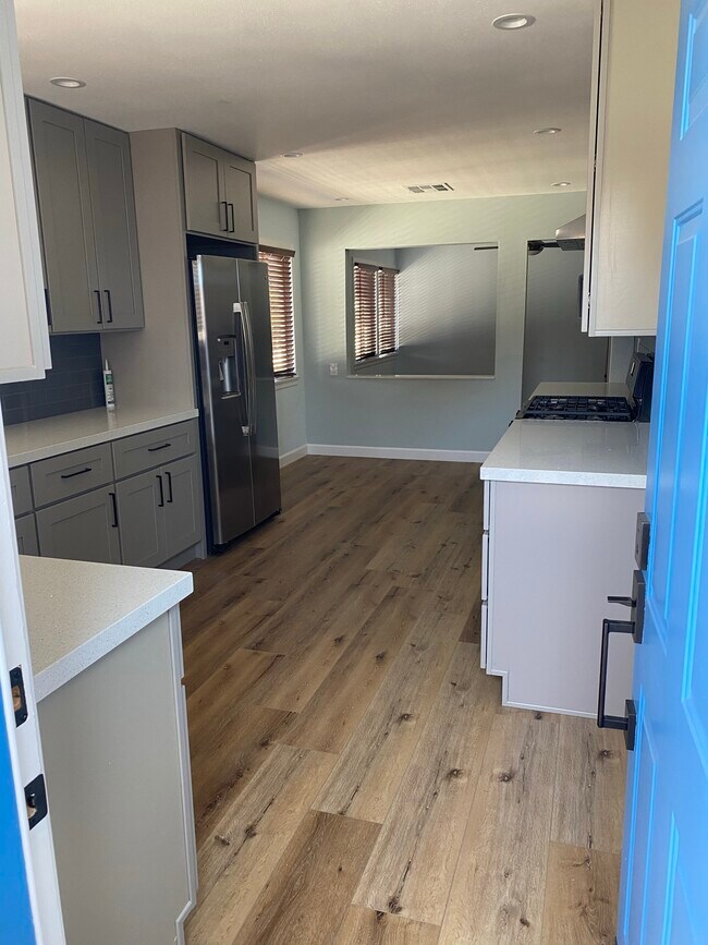 Kitchen - 24353 Walnut St