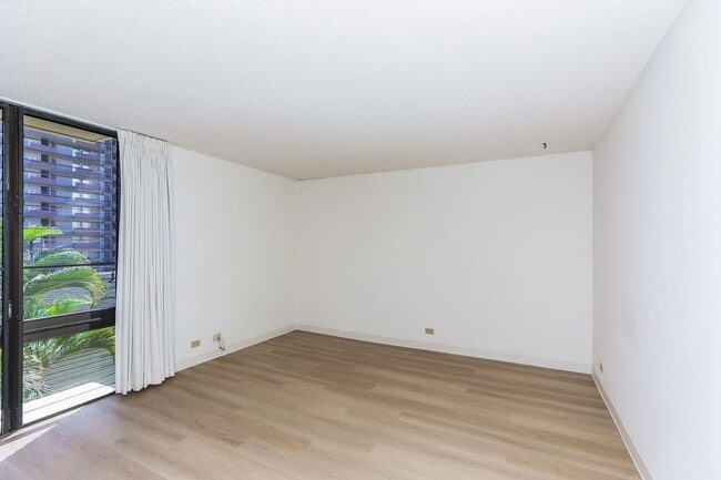 Photo - Piikoi Atrium - studio,1 bath with 1 covered parking stall Apartment