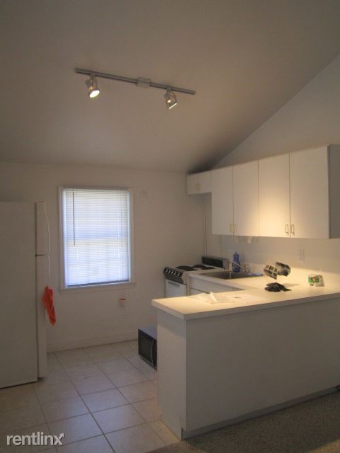 Primary Photo - 1 br, 1 bath Condo - 40 Arthur Pl # 2NDFL