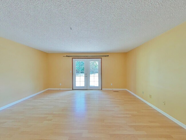 Foto del edificio - 3 Bedroom House ~ Centrally Located ~ Pet ...