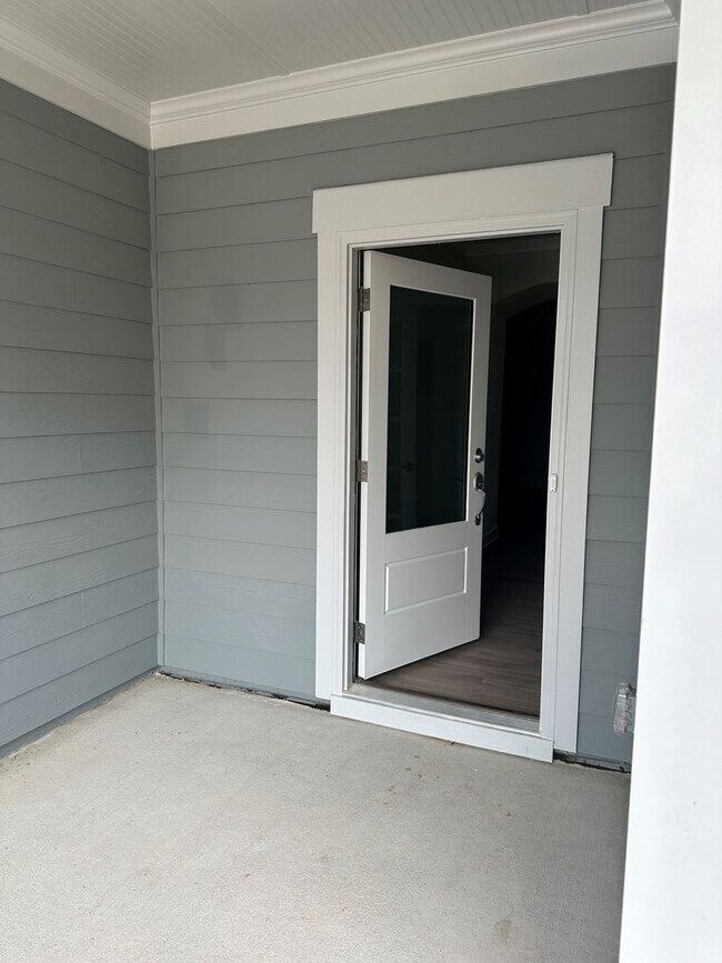 Foto del edificio - **PRICE IMPROVEMENT**466 Bandon Way - NEW ...