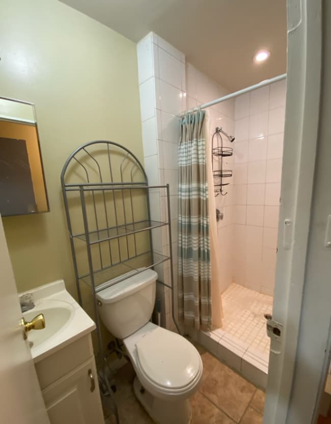 Building Photo - Great 1 bedroom Available 1/1/26