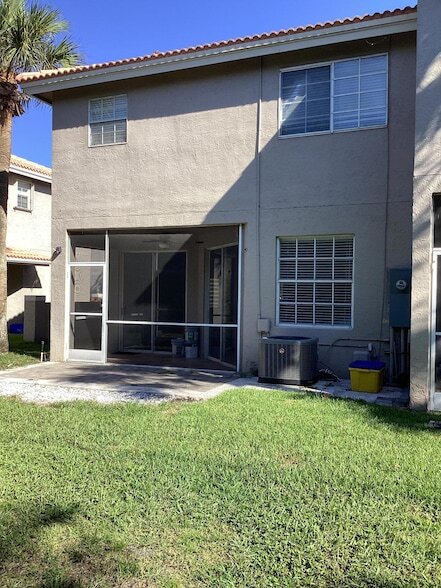 Building Photo - 20970 Vía Oleander