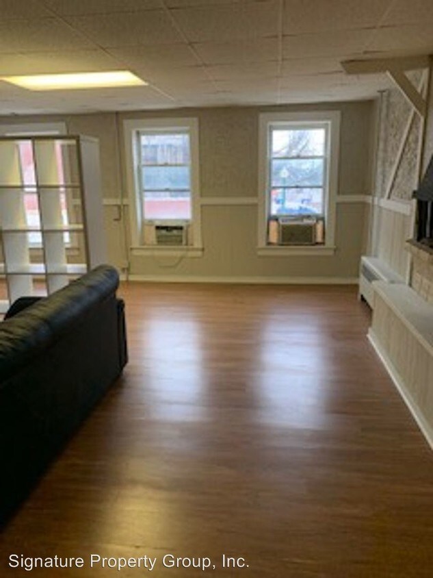 16 W 9th St, Lockport, IL 60441 Room for Rent in Lockport, IL