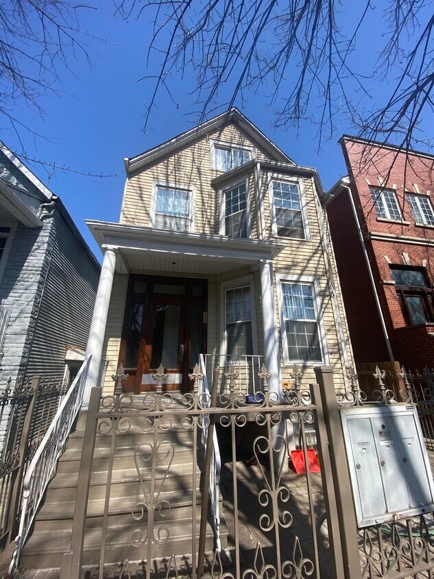 Primary Photo - 1516 W Wolfram St