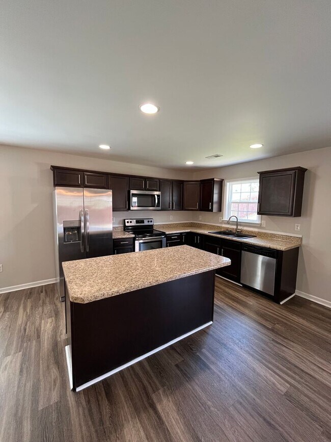 Foto del edificio - 3 BR 2 1/2 Bath, Just a Short Distance to Swamp Rabbit and Downtown Greenville!