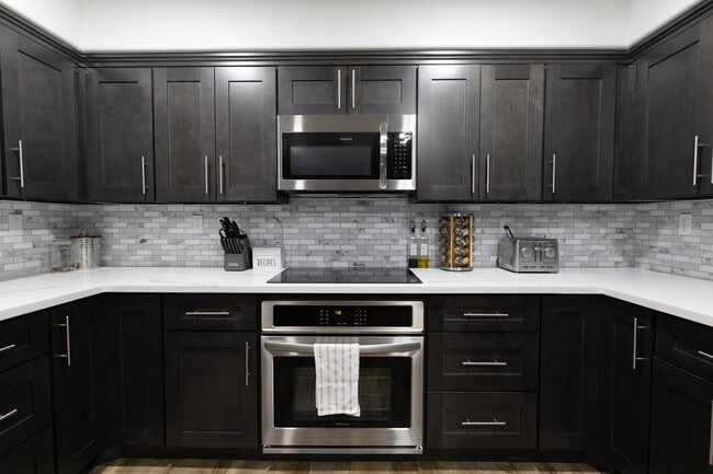 Building Photo - 8932 Gateway View Ct