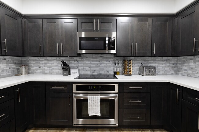 Foto del edificio - 8932 Gateway View Ct