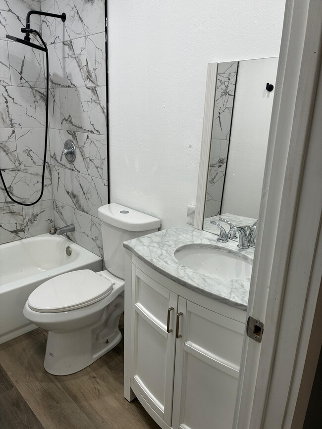 Foto del edificio - 1641 Woodburn St