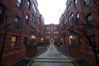 Building Photo - 3450 N Racine Ave