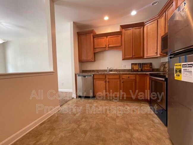 Building Photo - 1312 Basswood Ln