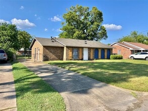 Building Photo - 307 Daman Dr