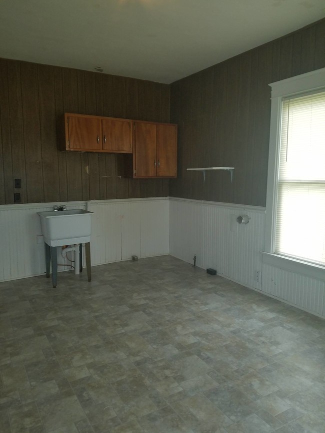Building Photo - 5561 S Stone Church Rd