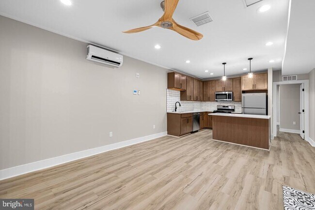 Building Photo - 400 S Conkling St