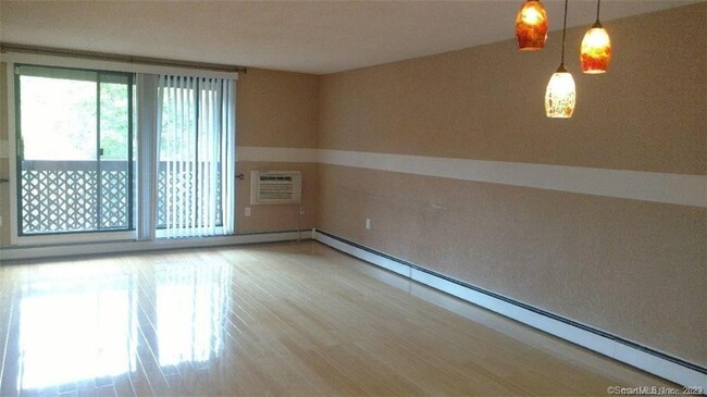 Building Photo - 1000 Cromwell Hills Dr