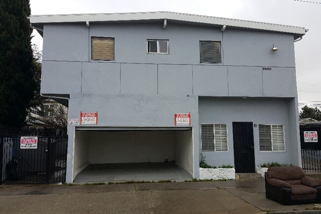 Building Photo - 9300 S Western Ave