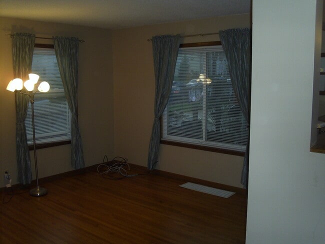 Building Photo - 2111 Grand Ave S
