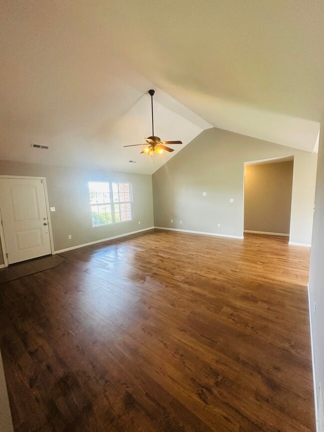Building Photo - 285 Brookstone Dr