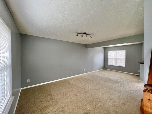 Building Photo - Great 3 bedroom in Burlington!