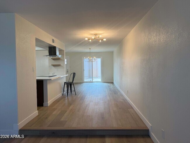 Foto del edificio - 943 N Revere