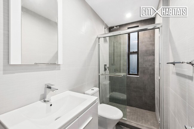 Foto del edificio - 102 E 103rd St