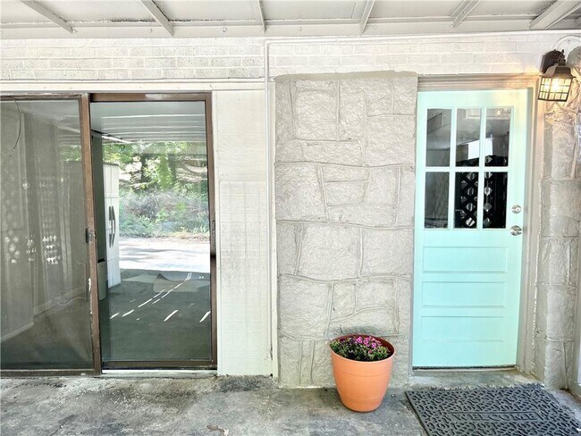 Building Photo - 1187 Lynmoor Dr NE