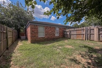 Building Photo - 305 Casie Ct