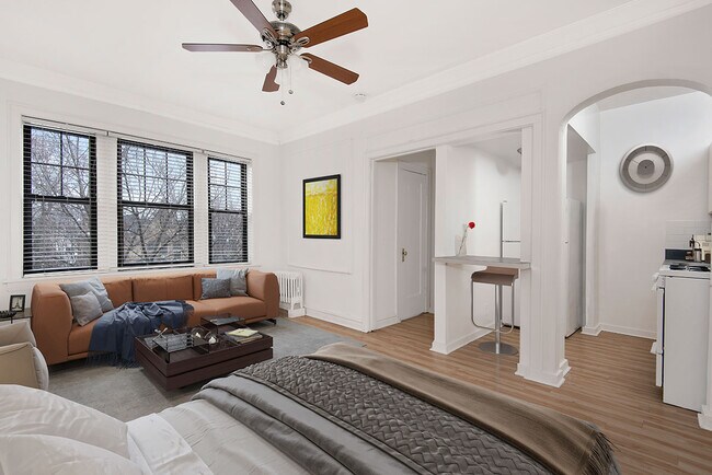Foto del edificio - 1045 W Oakdale Ave