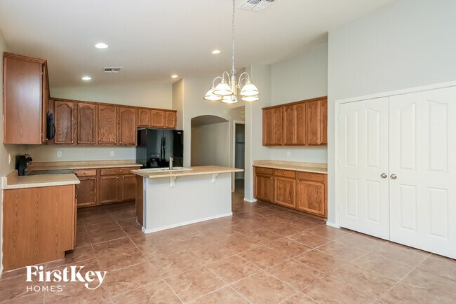 Building Photo - 463 W Holstein Trail