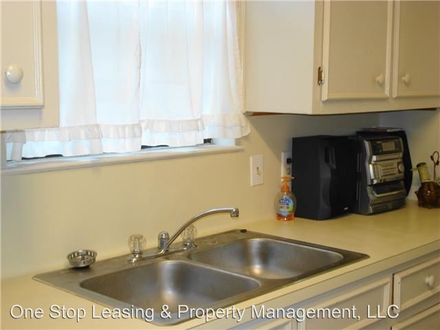 Building Photo - 2 br, 1 bath House - 2402 Pecan
