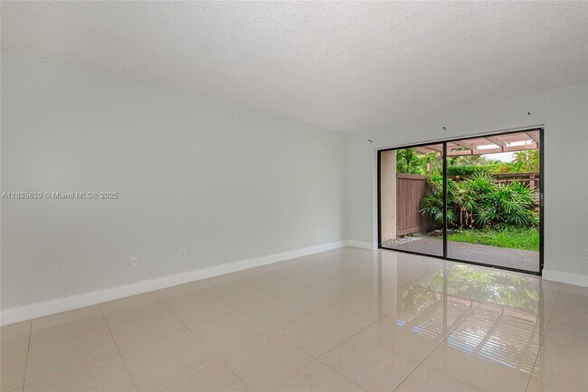 Foto del edificio - 6455 SW 116th Pl